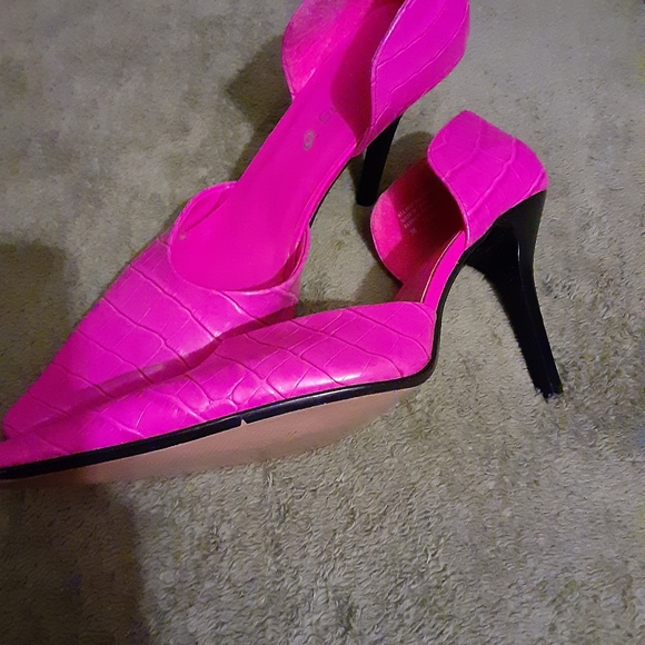 Pink (croc skin look) heels - Picture 3 of 3